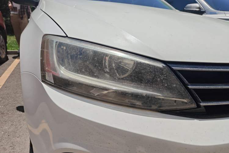 Used Volkswagen Sagitar 2015 230TSI Manual Comfort Version Right Front Headlight
