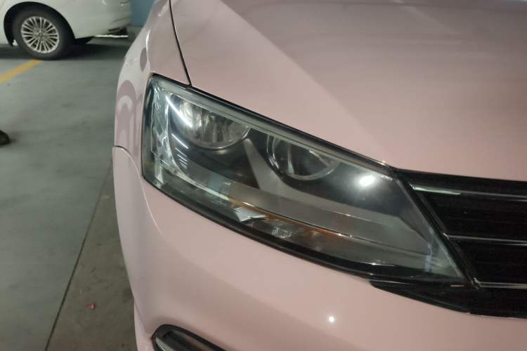 Used Volkswagen Sagitar 2015 1.6L Automatic Comfort Model Right Front Headlight