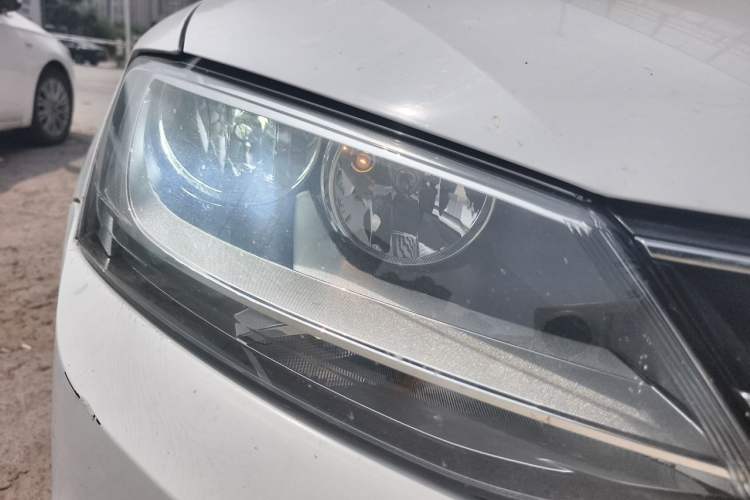 Used Volkswagen Sagitar 2015 1.6L Automatic Comfort Model Right Front Headlight