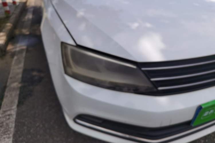 Used Volkswagen Sagitar 2015 230TSI Manual Comfort Version Right Front Headlight