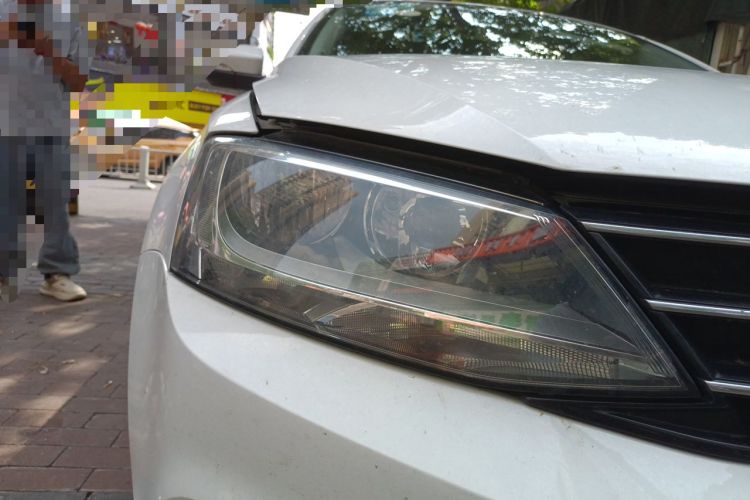Used Volkswagen Sagitar 2015 1.6L Manual Comfort Model Right Front Headlight