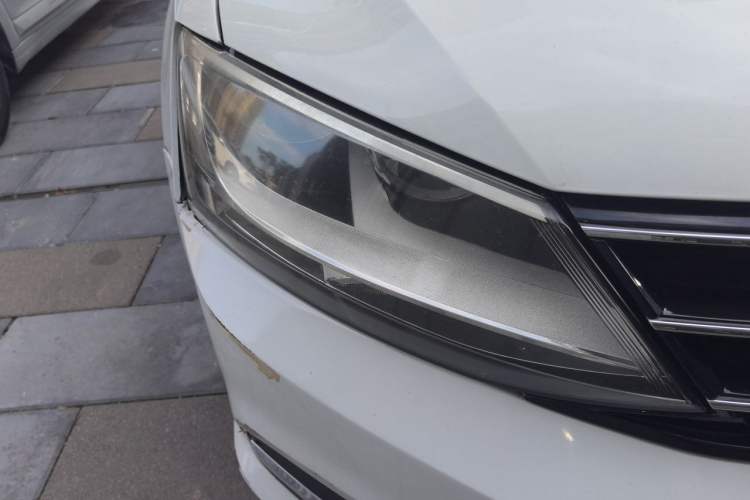 Used Volkswagen Sagitar 2015 1.6L Automatic Comfort Model Right Front Headlight