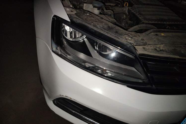 Used Volkswagen Sagitar 2015 1.6L Automatic Comfort Model Right Front Headlight