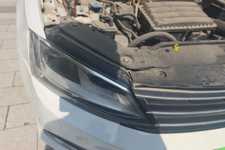 Used Volkswagen Sagitar 2015 1.6L Automatic Comfort Model Right Front Headlight