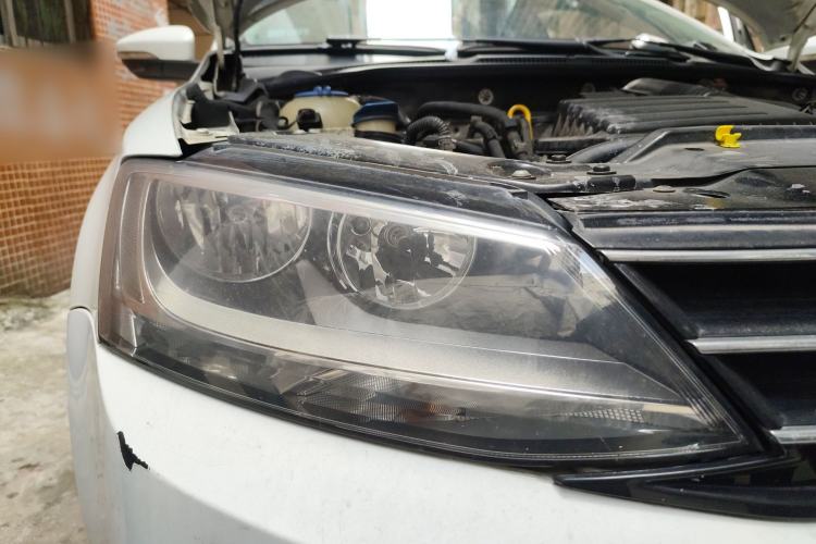 Used Volkswagen Sagitar 2015 230TSI Automatic Comfort Version Right Front Headlight