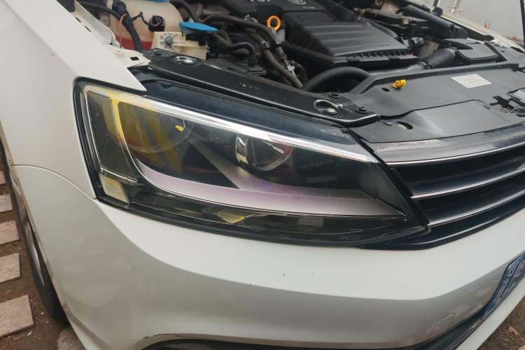 Used Volkswagen Sagitar 2015 230TSI Automatic Comfort Version Right Front Headlight