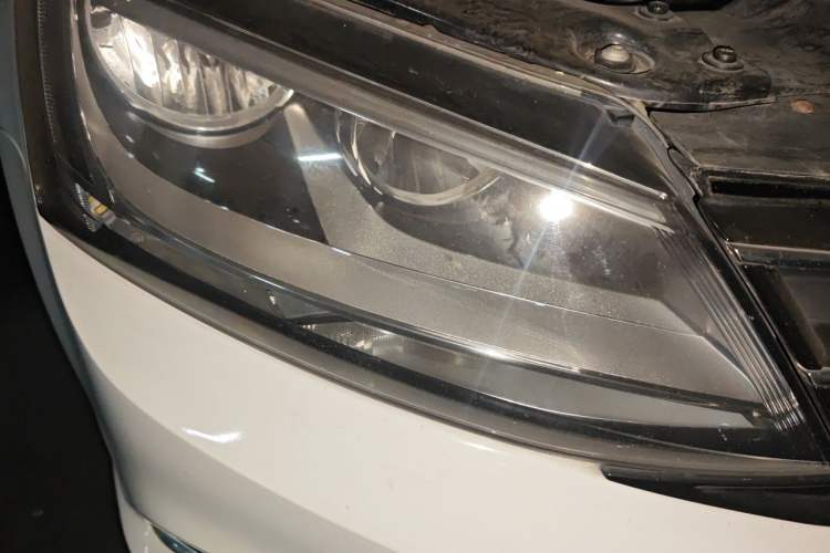 Used Volkswagen Sagitar 2015 1.6L Manual Comfort Model Right Front Headlight