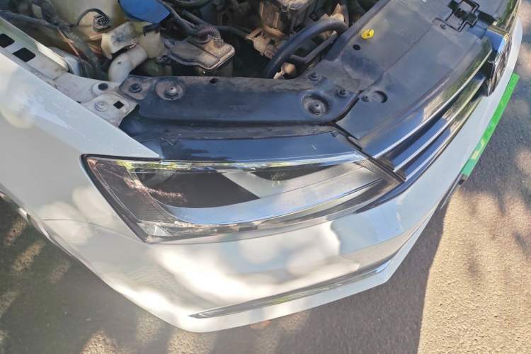 Used Volkswagen Sagitar 2015 1.6L Automatic Comfort Model Right Front Headlight