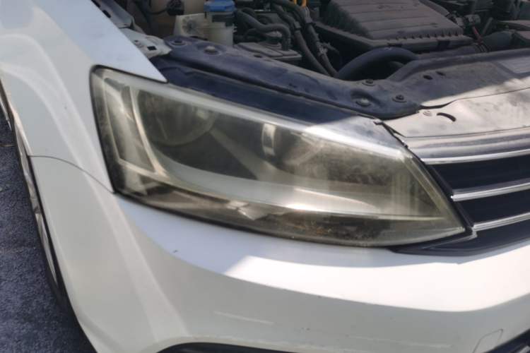 Used Volkswagen Sagitar 2015 230TSI Automatic Comfort Version Right Front Headlight