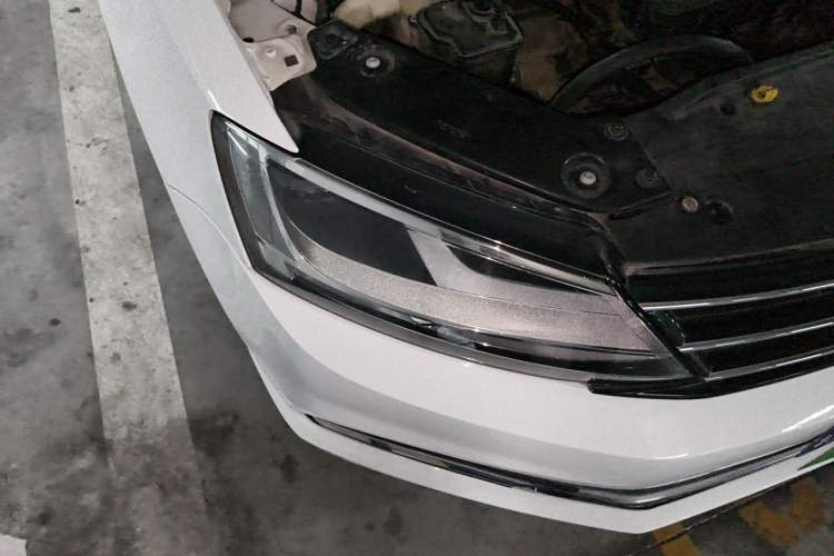 Used Volkswagen Sagitar 2015 1.6L Automatic Comfort Model Right Front Headlight