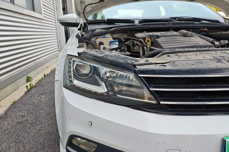 Used Volkswagen Sagitar 2015 280TSI Automatic Flagship Model Right Front Headlight