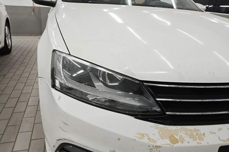 Used Volkswagen Sagitar 2015 230TSI Automatic Comfort Version Right Front Headlight