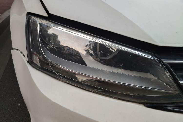 Used Volkswagen Sagitar 2015 1.6L Automatic Comfort Model Right Front Headlight