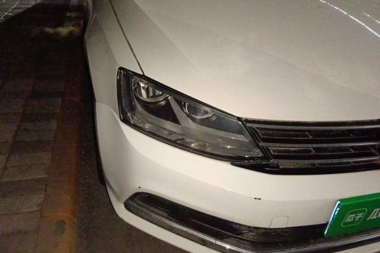 Used Volkswagen Sagitar 2015 1.6L Automatic Comfort Model Right Front Headlight