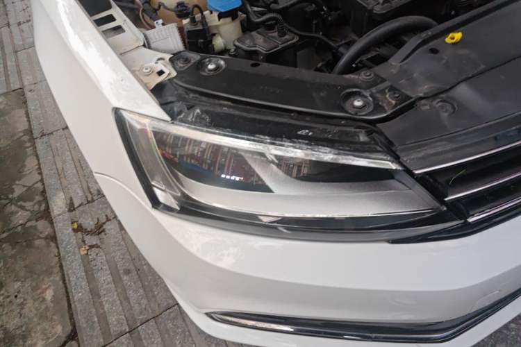 Used Volkswagen Sagitar 2015 1.6L Automatic Comfort Model Right Front Headlight