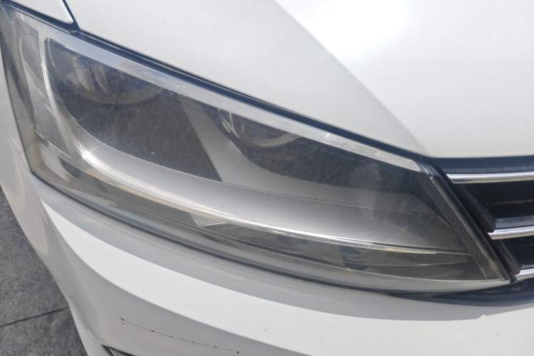 Used Volkswagen Sagitar 2015 1.6L Automatic Comfort Model Right Front Headlight