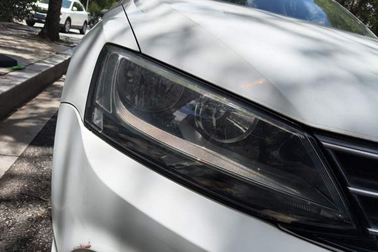 Used Volkswagen Sagitar 2015 1.6L Automatic Comfort Model Right Front Headlight