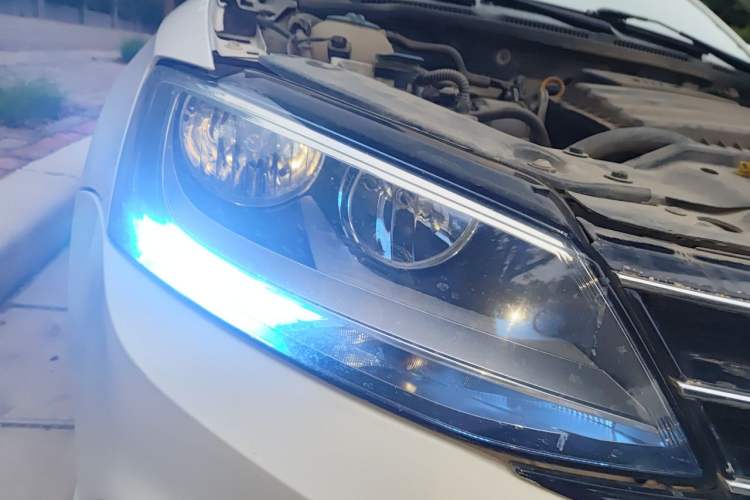 Used Volkswagen Sagitar 2015 1.6L Automatic Comfort Model Right Front Headlight