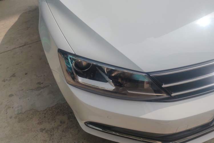 Used Volkswagen Sagitar 2015 280TSI Automatic Flagship Model Right Front Headlight