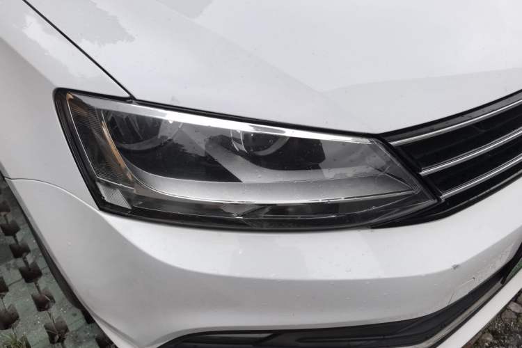 Used Volkswagen Sagitar 2015 1.6L Automatic Comfort Model Right Front Headlight