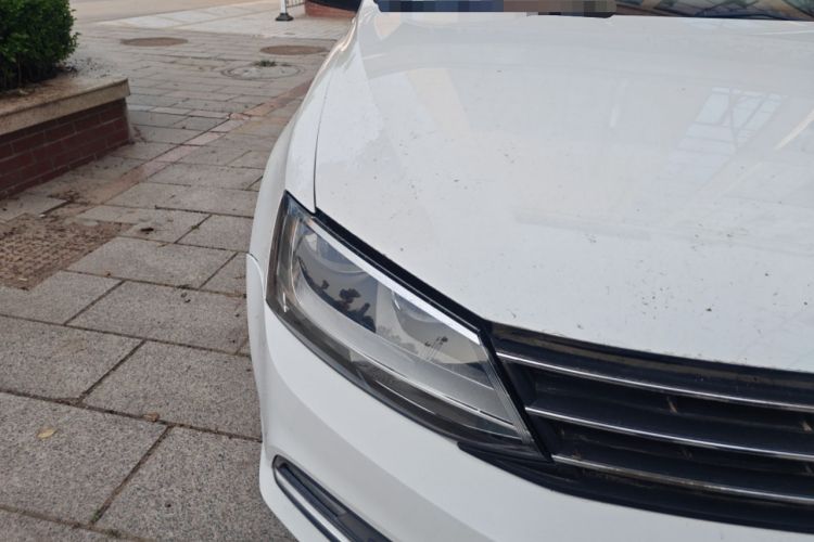 Used Volkswagen Sagitar 2015 1.6L Manual Comfort Model Right Front Headlight