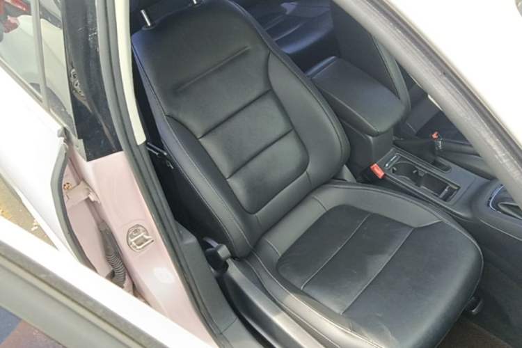 Used Volkswagen Sagitar 2015 1.6L Automatic Comfort Model Right Front Seat