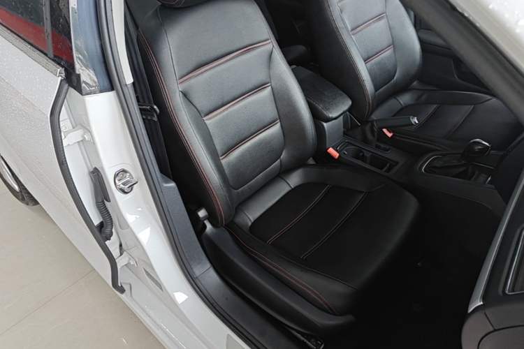 Used Volkswagen Sagitar 2015 1.6L Automatic Fashion Model Right Front Seat