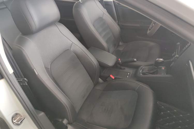 Used Volkswagen Sagitar 2015 230TSI Automatic Luxury Model Right Front Seat