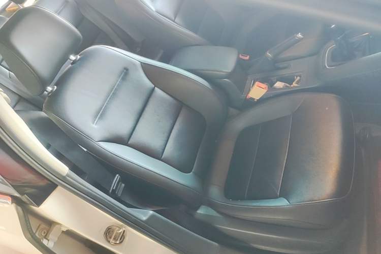 Used Volkswagen Sagitar 2015 1.6L Manual Comfort Model Right Front Seat