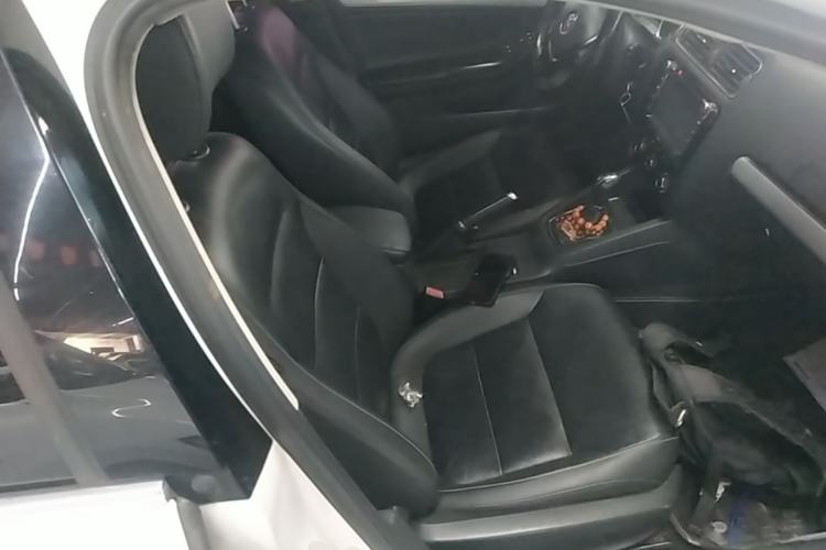 Used Volkswagen Sagitar 2015 230TSI Automatic Comfort Version Right Front Seat