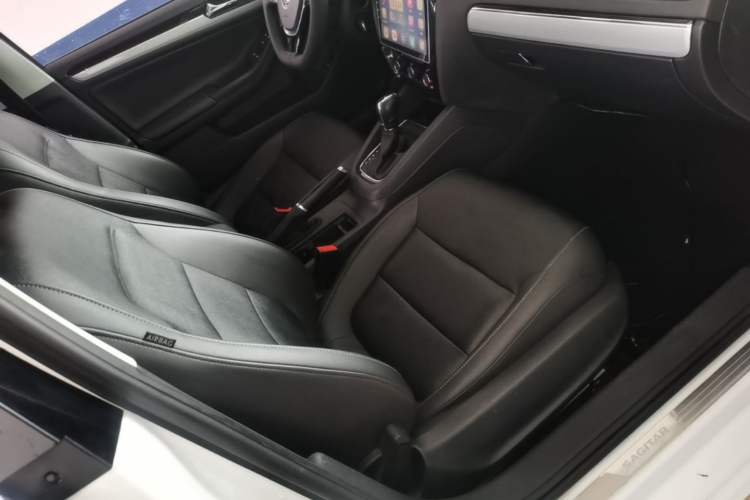 Used Volkswagen Sagitar 2015 1.6L Automatic Comfort Model Right Front Seat