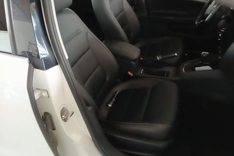 Used Volkswagen Sagitar 2015 1.6L Automatic Comfort Model Right Front Seat