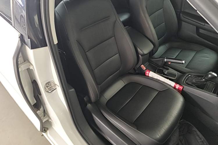 Used Volkswagen Sagitar 2015 1.6L Automatic Comfort Model Right Front Seat