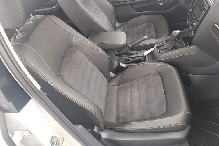 Used Volkswagen Sagitar 2015 230TSI Automatic Luxury Model Right Front Seat
