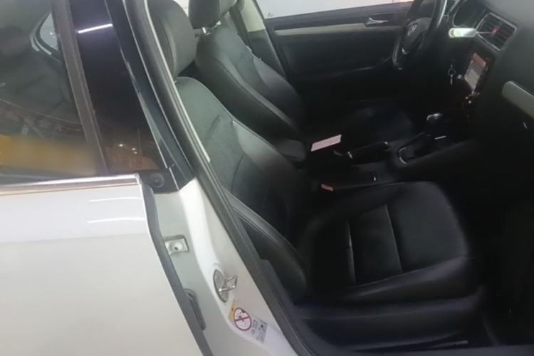 Used Volkswagen Sagitar 2015 230TSI Automatic Comfort Version Right Front Seat