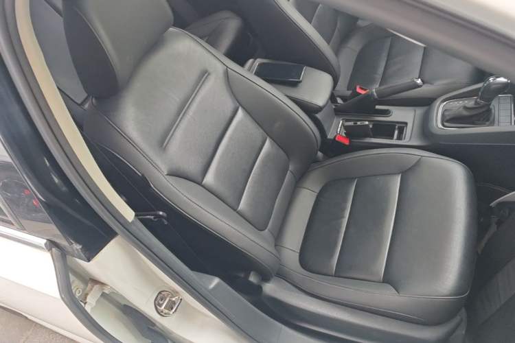 Used Volkswagen Sagitar 2015 1.6L Automatic Comfort Model Right Front Seat