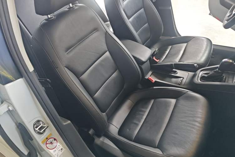 Used Volkswagen Sagitar 2015 1.6L Automatic Comfort Model Right Front Seat