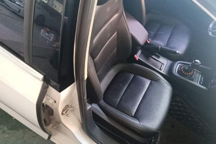 Used Volkswagen Sagitar 2015 230TSI Manual Comfort Version Right Front Seat