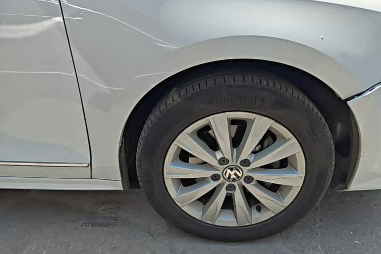 Used Volkswagen Sagitar 2015 230TSI Automatic Comfort Version Right Front Wheel Hub