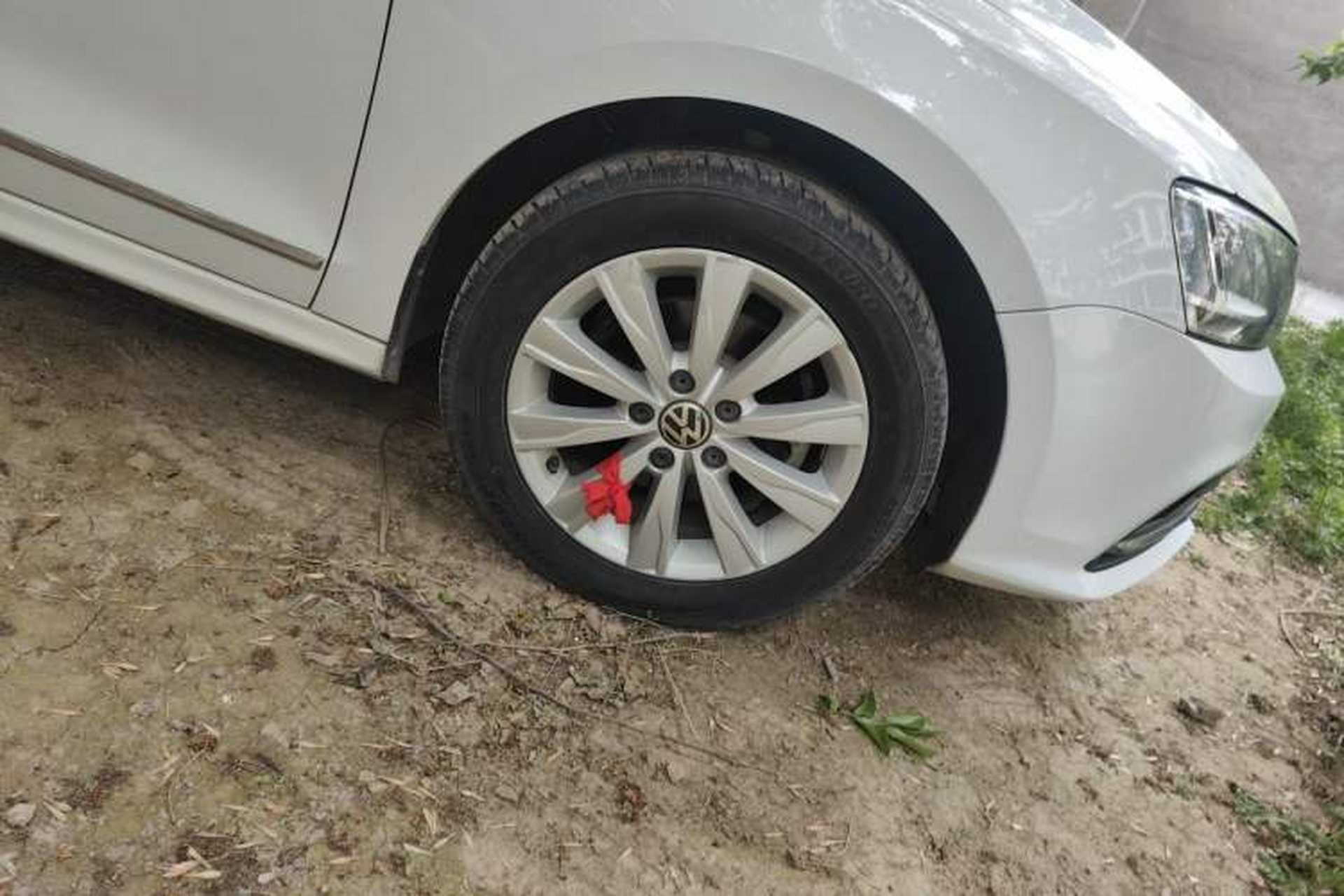 Used Volkswagen Sagitar 2015 1.6L Manual Comfort Model Right Front Wheel Hub