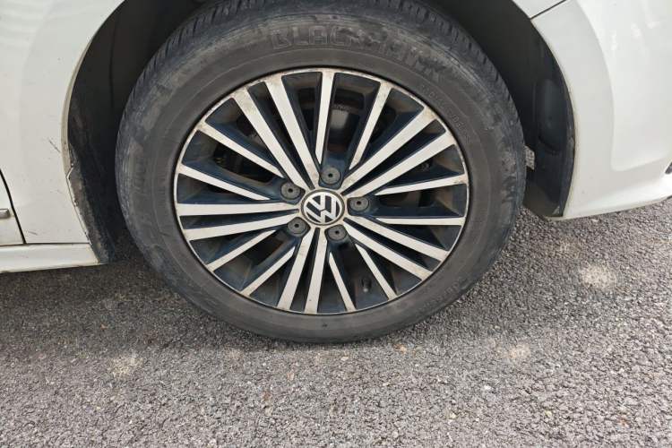 Used Volkswagen Sagitar 2015 280TSI Automatic Flagship Model Right Front Wheel Hub