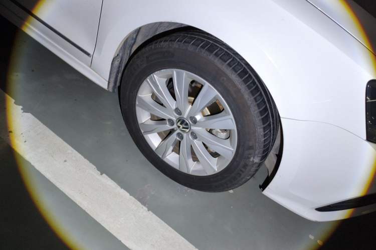 Used Volkswagen Sagitar 2015 1.6L Automatic Comfort Model Right Front Wheel Hub