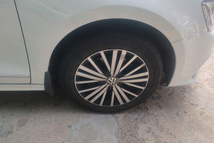 Used Volkswagen Sagitar 2015 280TSI Automatic Flagship Model Right Front Wheel Hub