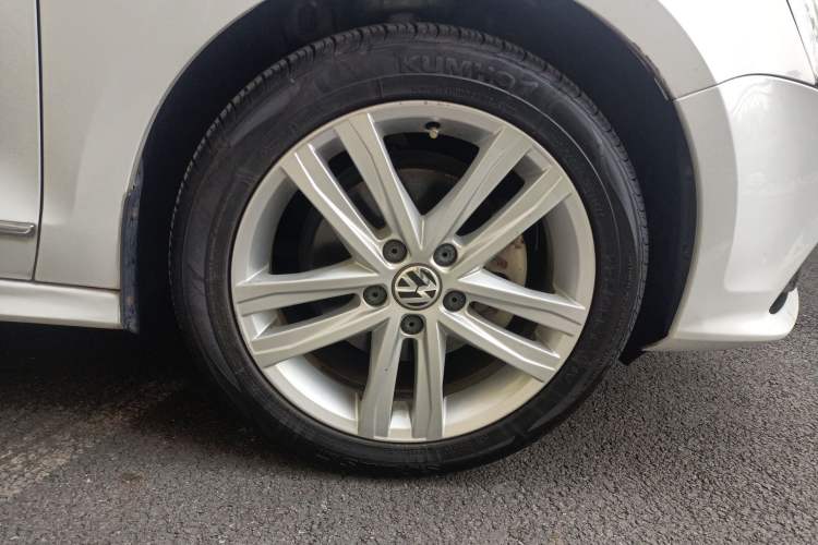 Used Volkswagen Sagitar 2015 280TSI Automatic Flagship Model Right Front Wheel Hub