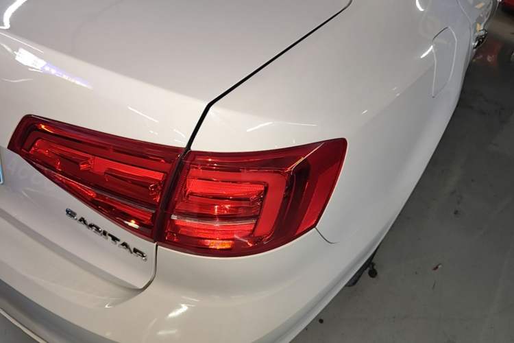 Used Volkswagen Sagitar 2015 1.6L Automatic Comfort Model Right Rear Taillight
