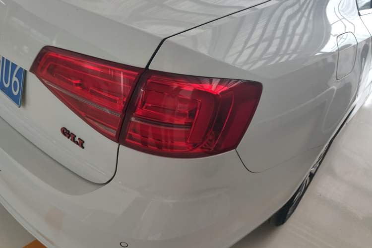 Used Volkswagen Sagitar 2015 230TSI Automatic Luxury Model Right Rear Taillight