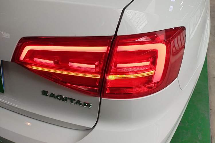Used Volkswagen Sagitar 2015 1.6L Automatic Comfort Model Right Rear Taillight