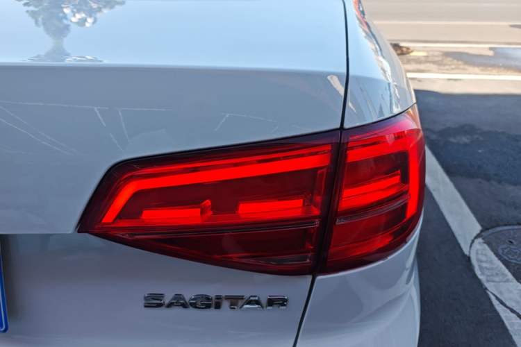 Used Volkswagen Sagitar 2015 1.6L Automatic Comfort Model Right Rear Taillight