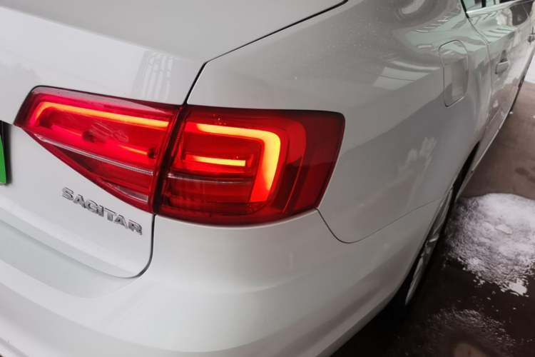 Used Volkswagen Sagitar 2015 1.6L Automatic Comfort Model Right Rear Taillight