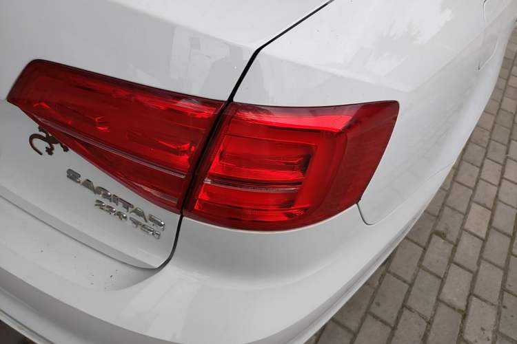 Used Volkswagen Sagitar 2015 230TSI Automatic Comfort Version Right Rear Taillight